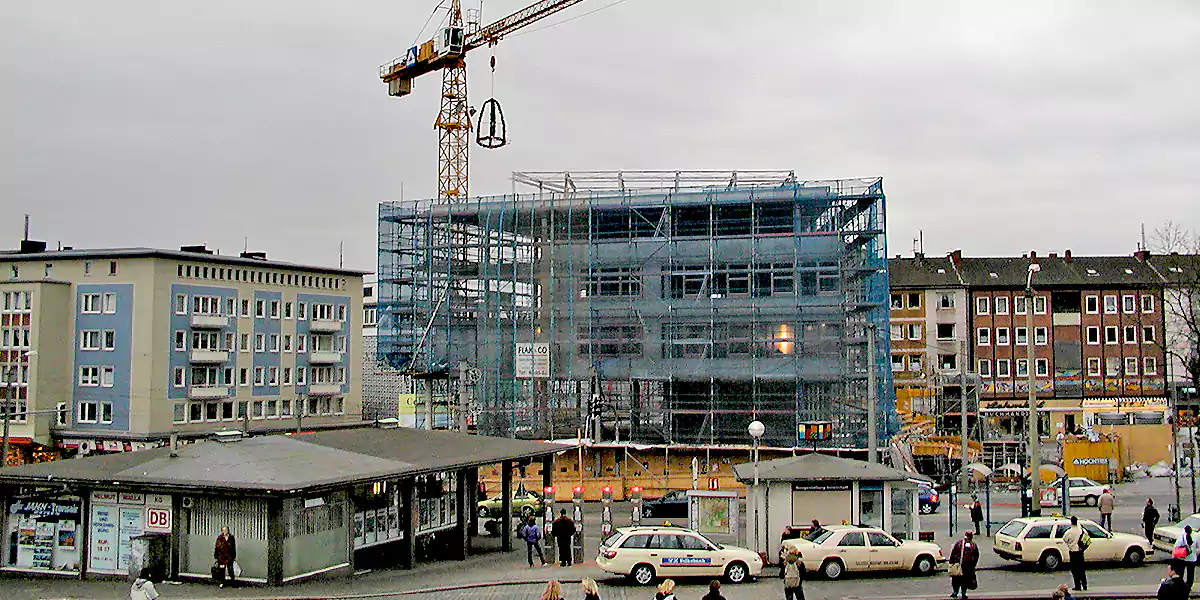 Richtkranz über dem Noelle-Haus auf dem Kornmarkt in Witten (Foto: Marek Schirmer)