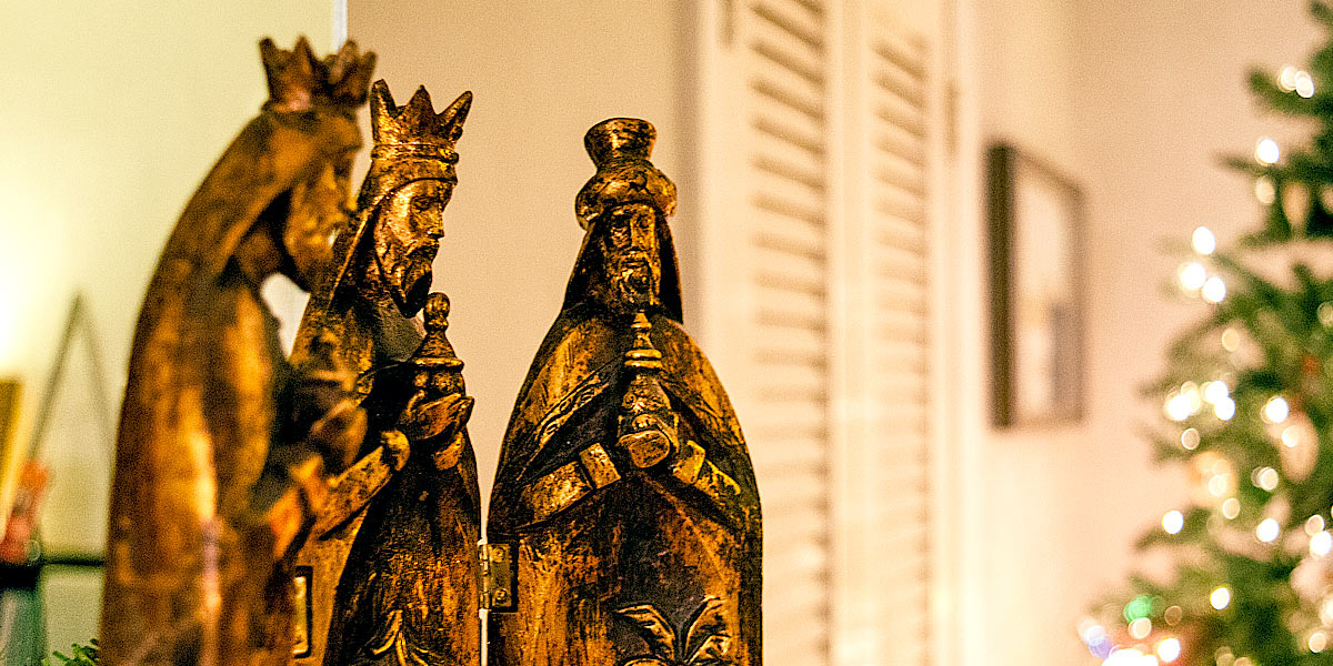 Eilten tatsächlich nur drei Heilige Könige zu Jesus in die Krippe, um Weihrauch, Myrrhe und Gold zu überreichen? Was geschah in der Weihnachtsnacht, klären wir mit unseren Studiogast Dr. Aloys Butzkamm. (Foto: Jonathan Meyer / Pixabay)