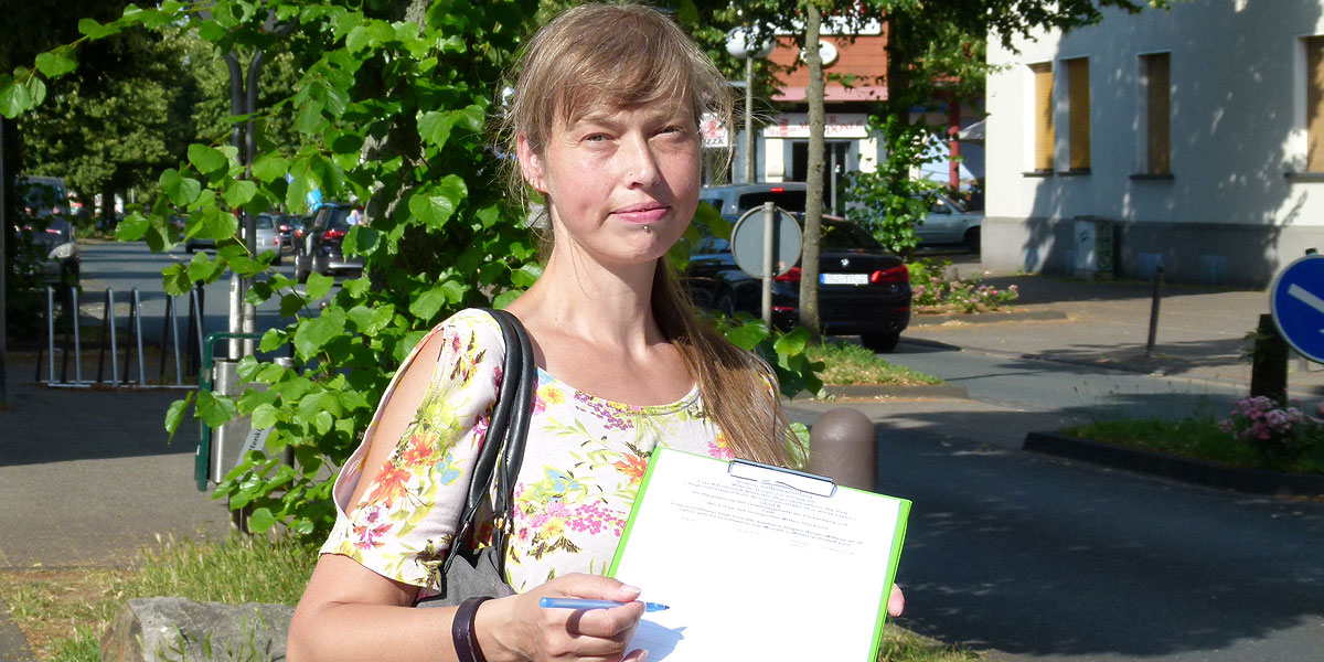Tina Gambalat hat bereits 800 Unterschriften gegen ein Gewerbegebiet im Wittener Vöckenberg gesammelt. (Foto: Marek Schirmer)