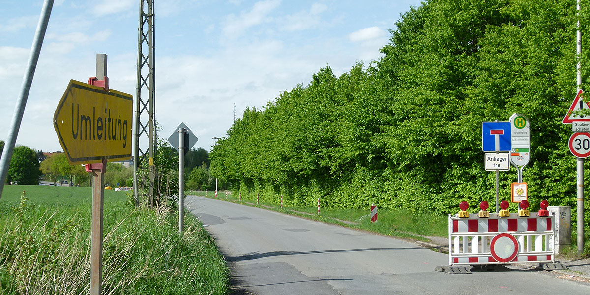 So begann die Baustelle an der Stockumer Straße im April 2018. Zuerst wurde nur ein Teilabschnitt gesperrt und Tiefbauarbeiten wurden durchgeführt. (Foto: M. Schirmer)