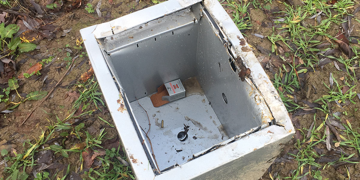 Safe aus einem Einbruch wurde an der Stockumer Straße gefunden (Foto: Marek Schirmer)