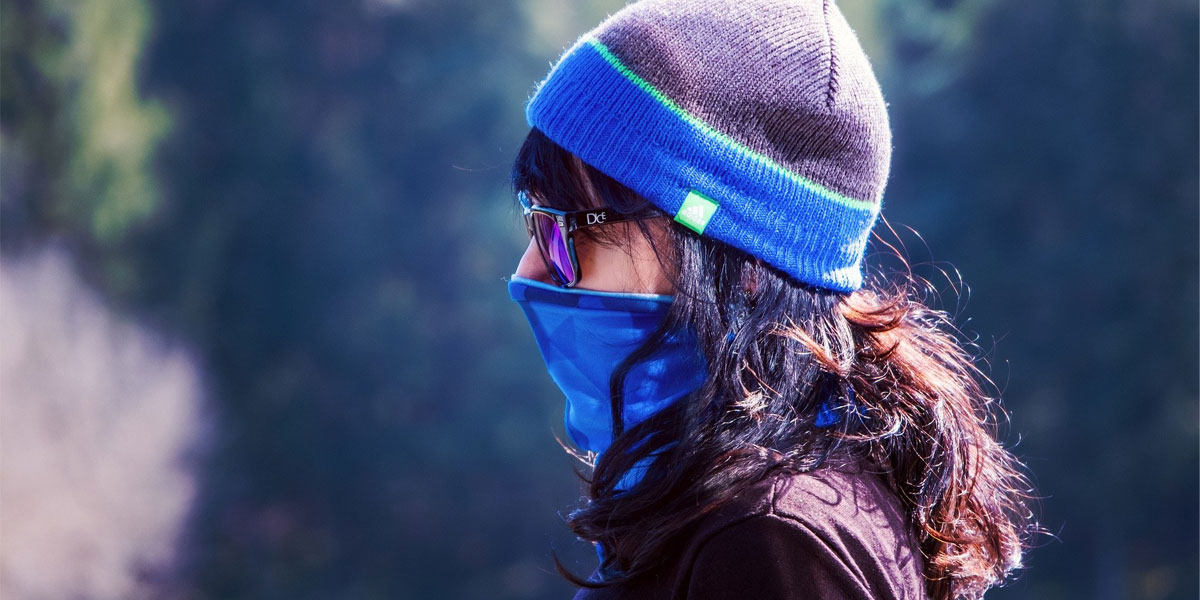Frau mit Maske (Foto: NickyPe/Pixabay)