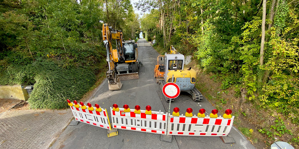 Die Stockumer Straße ist am Annener Berg vollgesperrt. (Foto: Marek Schirmer)