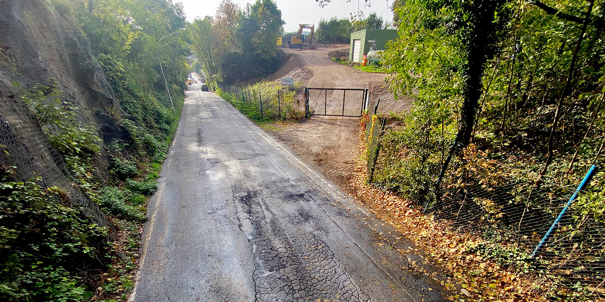 Im Bereiche der Deponie „An der Schlinke“ werden Hangsicherungsmaßnahmen durchgeführt. Die Stockumer Straße wird für zwei Tage gesperrt werden. (Foto: Marek Schirmer)