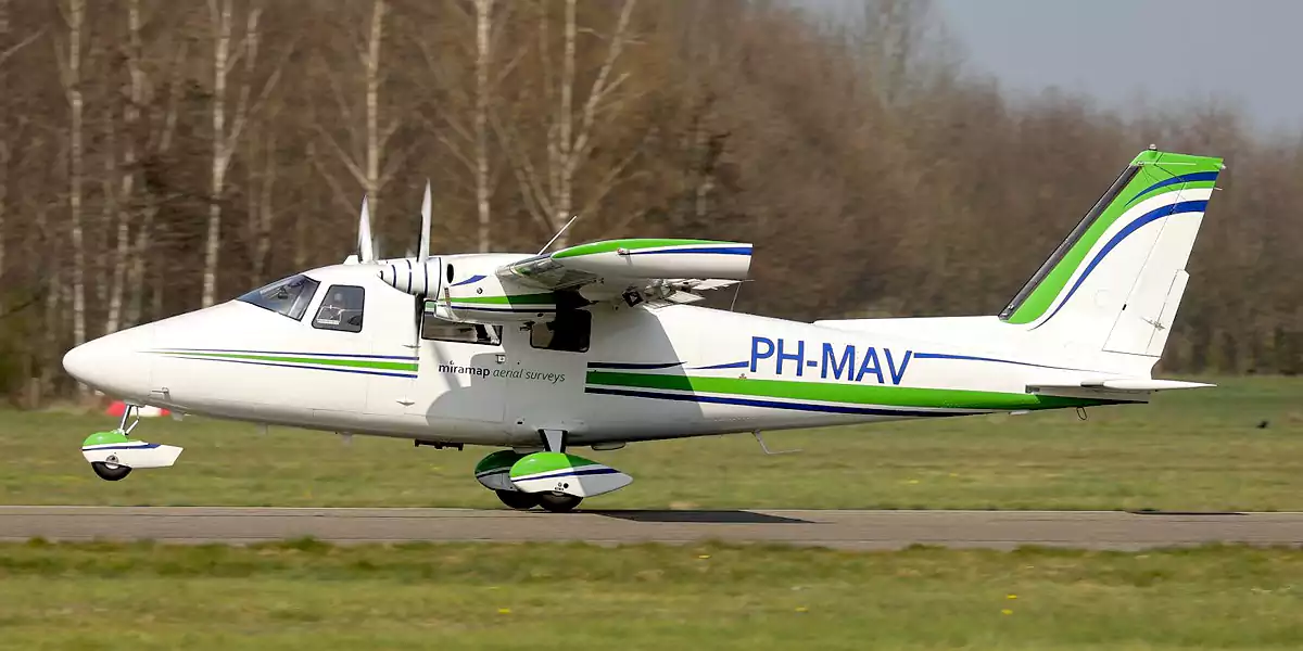 Ein ähnlicher Flieger kreiste nachts von 23 Uhr bis 3 Uhr über Dortmund. (Foto Miramap Aerial Surveys)