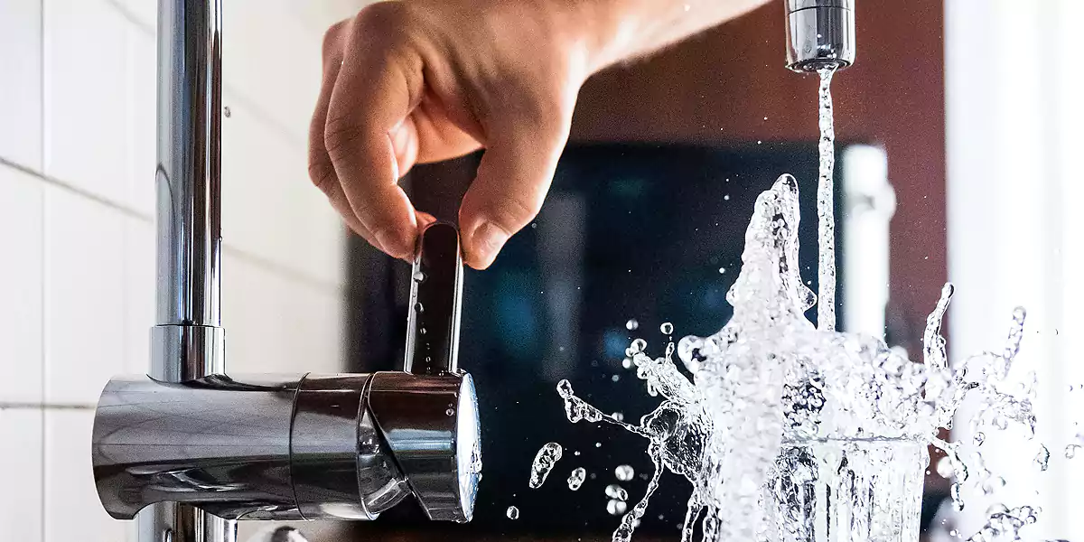 Wasser ist selbstverständlich für uns. Es kommt immer reichlich aus dem Wasserhahn. (Foto: Jacek Dylag/Unsplash)