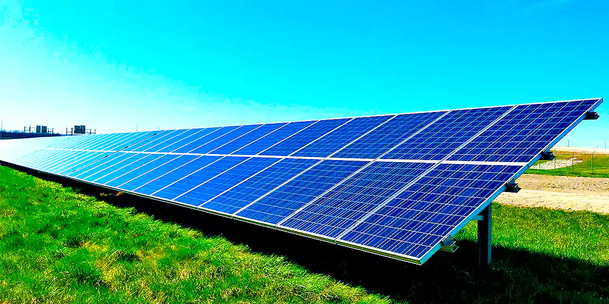 Photovoltaikanlage in den USA (Foto: Chelsea/Unplash)