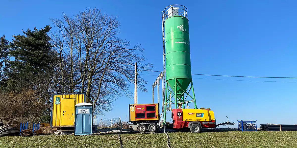 Sicherungsarbeiten am Tagesbruch. (Foto: M. Schirmer)