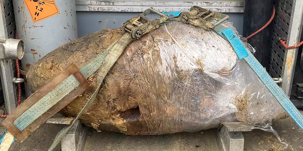 Nicht immer ist es ein Blindgänger, es kann auch eine vergrabene Badewanne sein. Dieser Blindgänger wurde am 30. Januar 2024 am Saalbau Witten geborgen. (Foto: M. Schirmer)