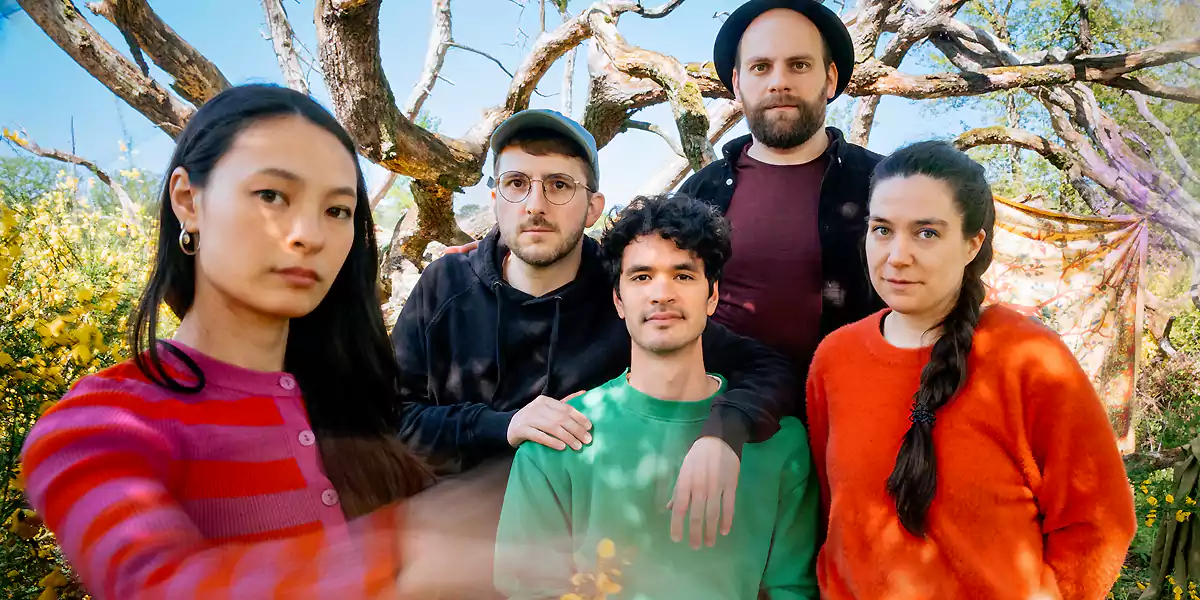 fünf Kölner MusikerInnen sind gemeinsam Tovte (Foto: Niclas Weber)