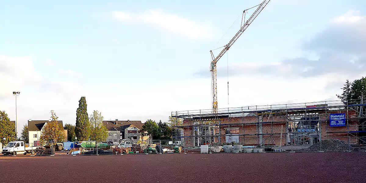Im Jahr 2009 entstand an der Pferdebachstraße der neue EDEKA (Foto: Marek Schirmer)