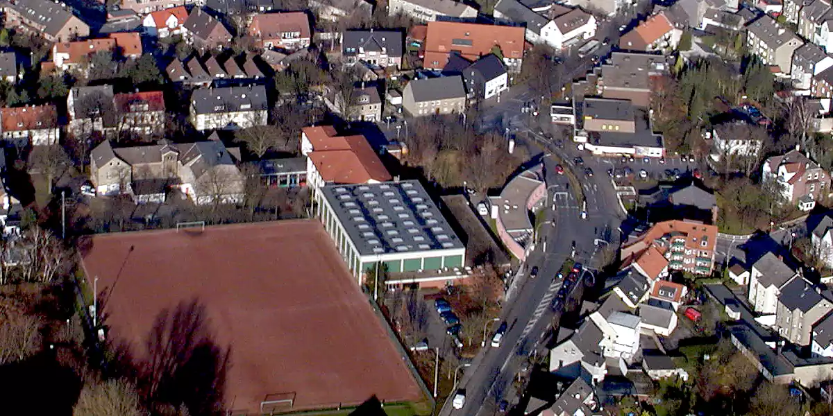 Heute befindet sich auf dem roten Sportplatz der EDEKA-Markt in Witten-Stockum (Foto: Marek Schirmer)