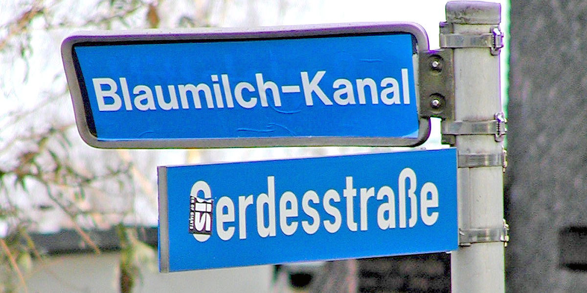 Während des Umbaus der Gerdesstraße im Jahr 2000 nannten Spaßvögel die Mittelstraße um. (Foto: Marek Schrimer)