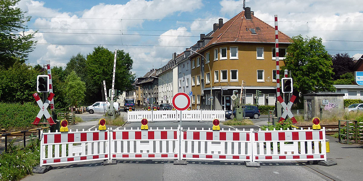 Für zwei Tage gesperrt: Bahnübergang Pferdebachstraße in Witten. (Foto: Marek Schirmer)