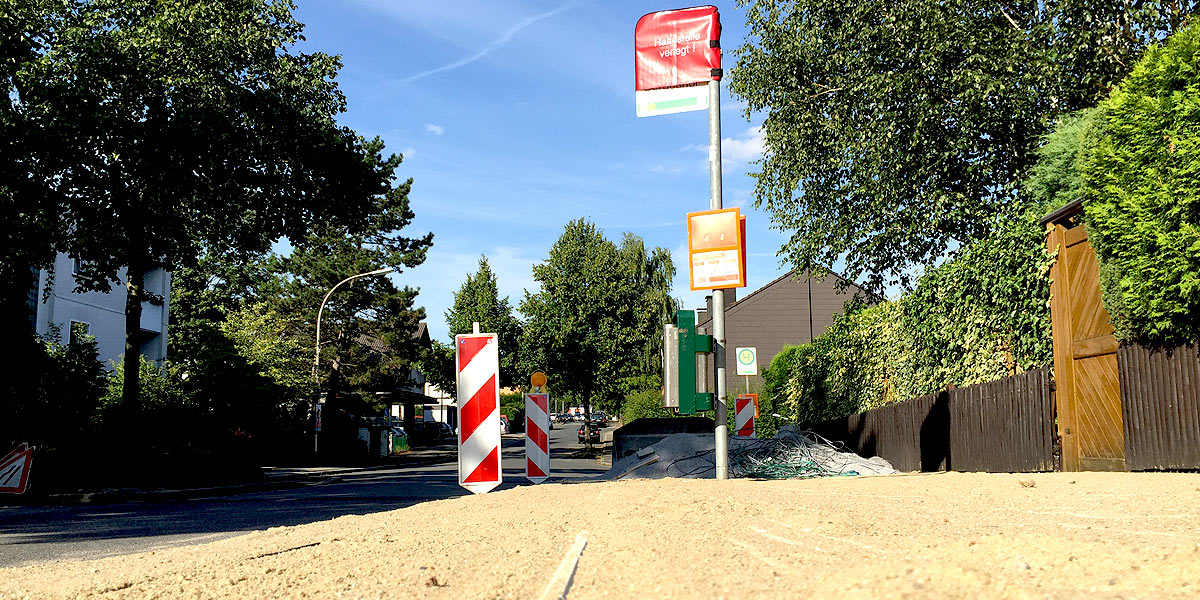 In Stockum werden die Bürgersteige hochgeklappt: Stadt Witten plant die Anhebung der Haltestellenbürgersteige. Der Umbau der Haltestelle Gerdeshof im Jahr 2015 (Foto: Marek Schirmer)