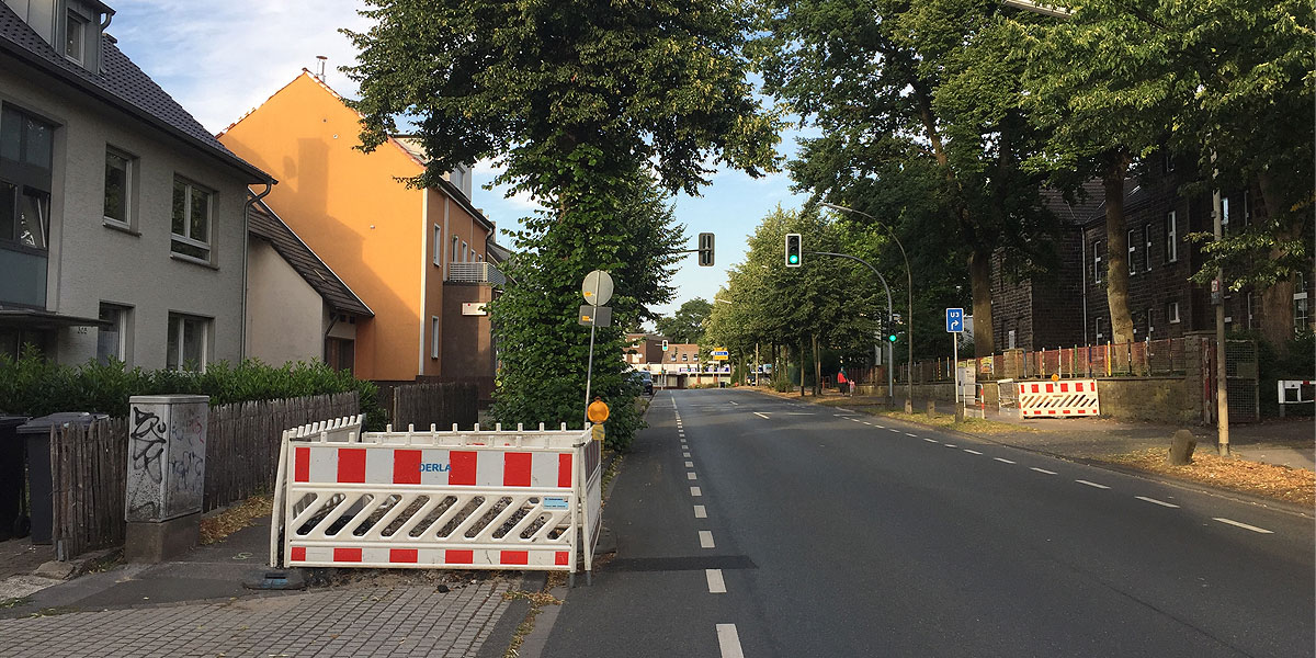 Hörder Straße in Höhe der Hausnummer 305. An dieser Stelle werden drei Tage lang Kabel repariert. (Foto: Marek Schirmer)