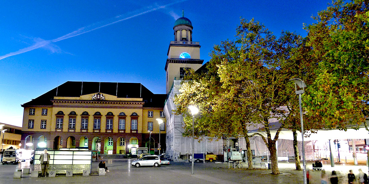 Witten Rathaus und Rathausplatz im Jahr 2018 (Foto: Marek Schirmer)