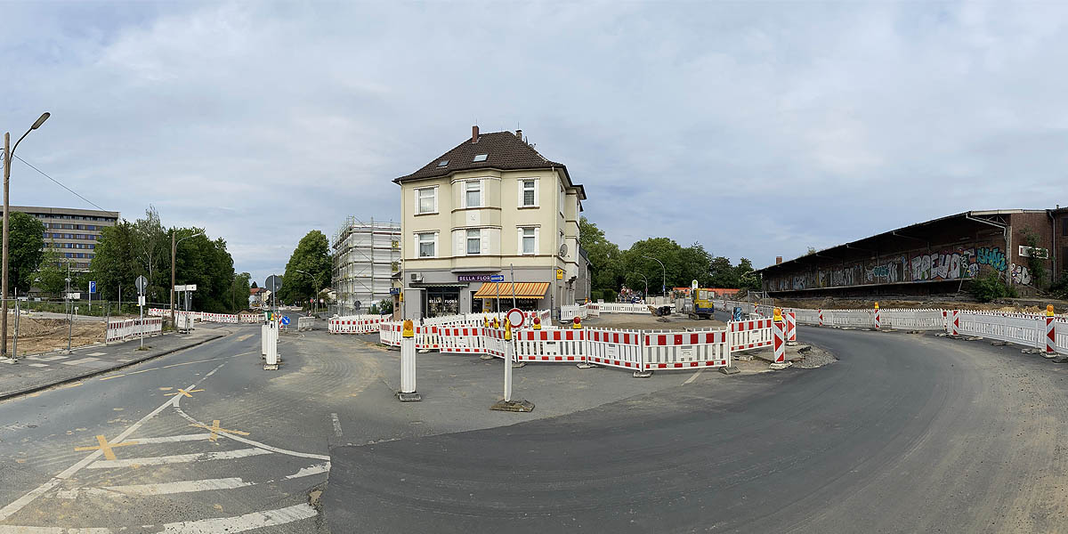 Kreuzung Pferdebachstraße und Westfalenstraße. Über den ehemaligen Vorplatz des Güterbahnhofs Witten-Ost wird der Straßenverkehr umgeleitet. (Foto: M. Schirmer)