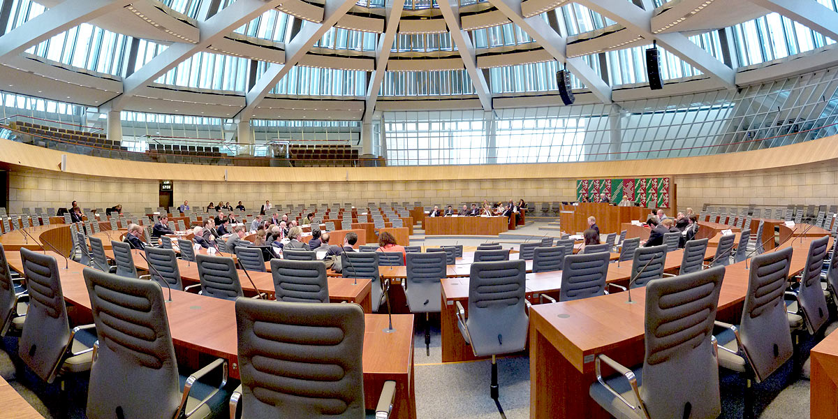 Plenarsaal im Landtag Düsseldorf (Foto: Marek Schirmer)
