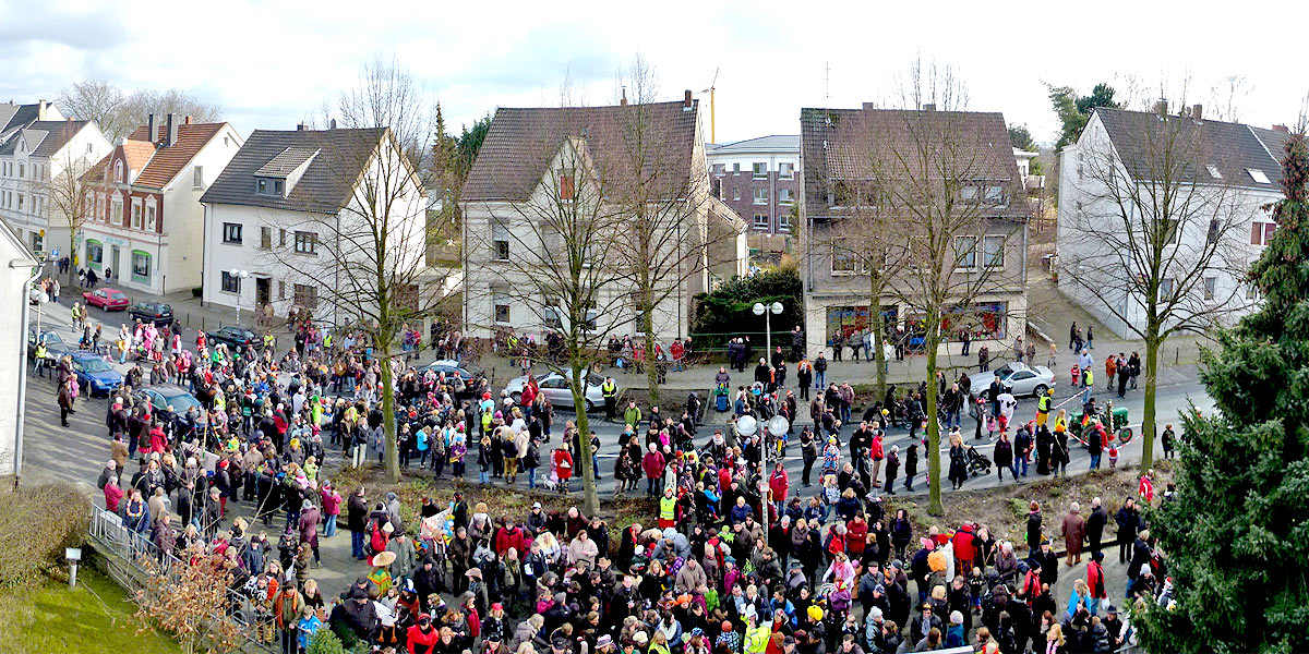 Rosenmontag auf der Hörder Straße in Witten-Stockum 2014 (Foto: Marek Schirmer)