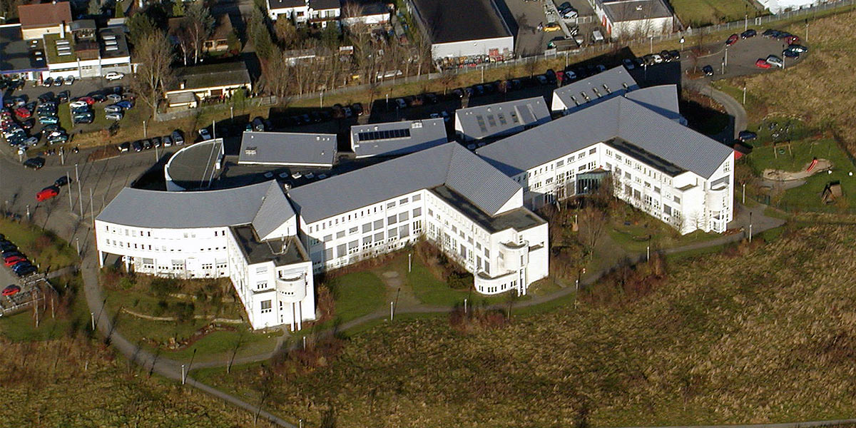 Die Universität Witten/Herdecke aus der Luft, fotografiert im Jahr 2002. (Foto: Marek Schirmer)