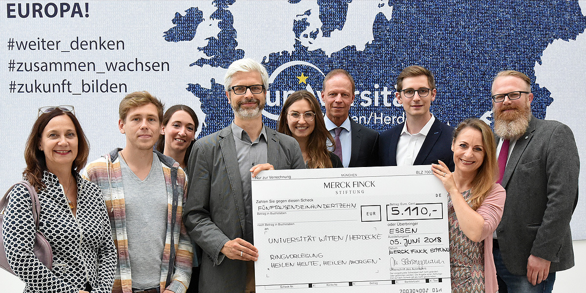 Petra Rüsen-Hartmann, Nicolas Mach, Manuela Lautenschläger, Prof. Dr. Tobias Esch, Dr. Lena von Bernus, Ingo Höring, Malte Werner, Melanie Schmid-Strüngmann, Prof. Dr. Jan Ehlers (v.l.)(Foto: Private Universität Witten/Herdecke)