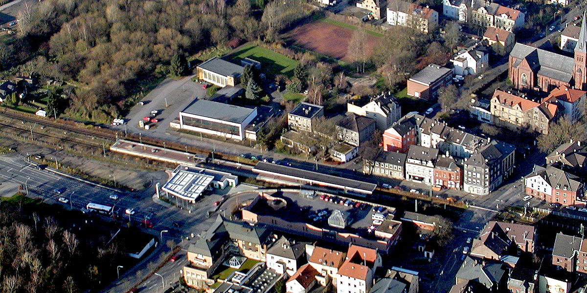 Luftaufnahme von Witten-Annen aus dem Jahr 2002, links oben auf dem Foto das Hallenbad Annen. (Foto: M. Schirmer)