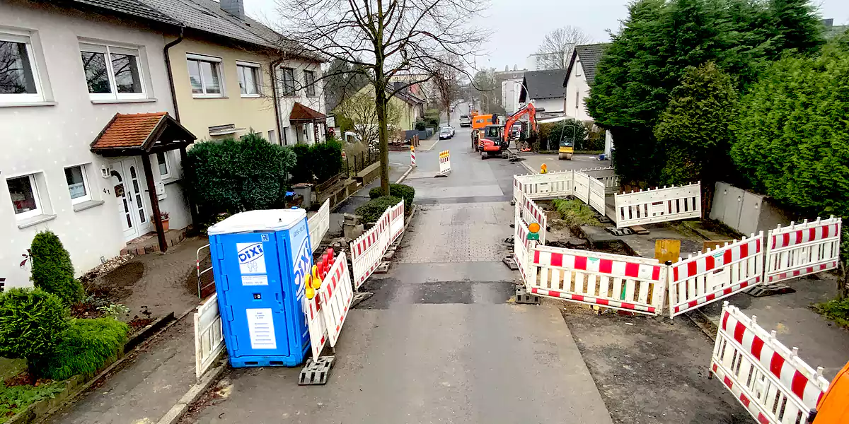 Mitte Dezember 2023 wurden die letzten Arbeiten in der Himmelohstraße durchgeführt und die Baustelle aufgeräumt. Der Baustopp dauerte einen Monat. (Foto: Marek Schirmer)