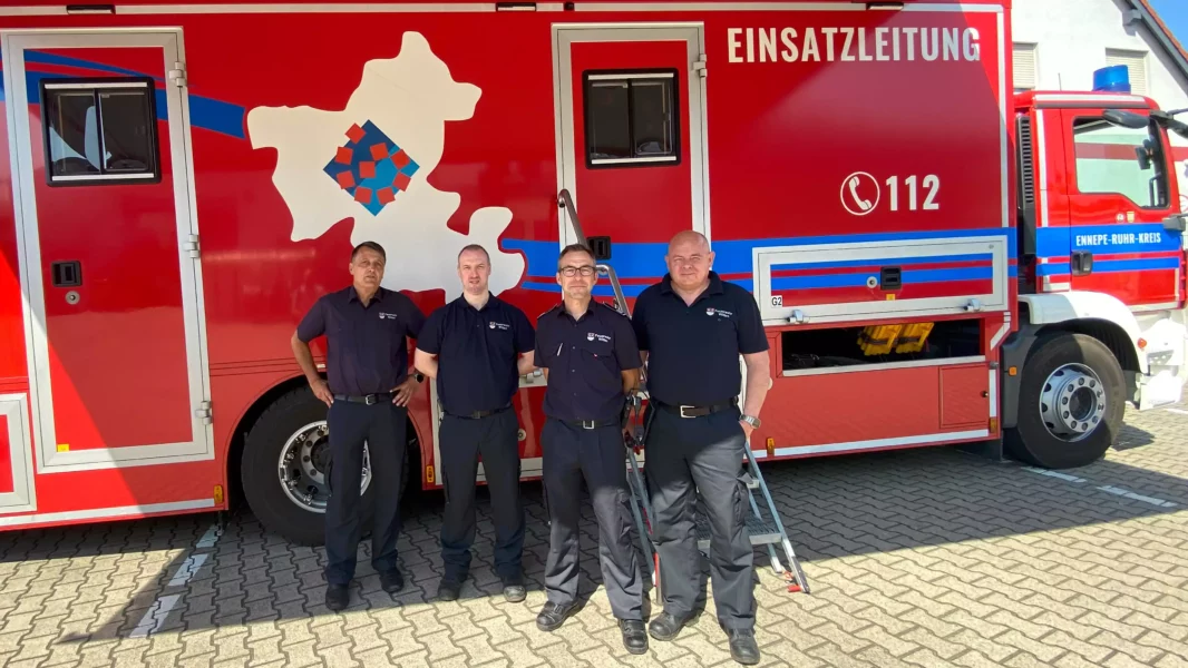 Feuerwehr-Einsatzzentrale im Wullener Feld. Sondereinsatzgruppe Information Sven Jäger, Volker Metz, Markus Baumann und Michael Willms. (Foto: MS)