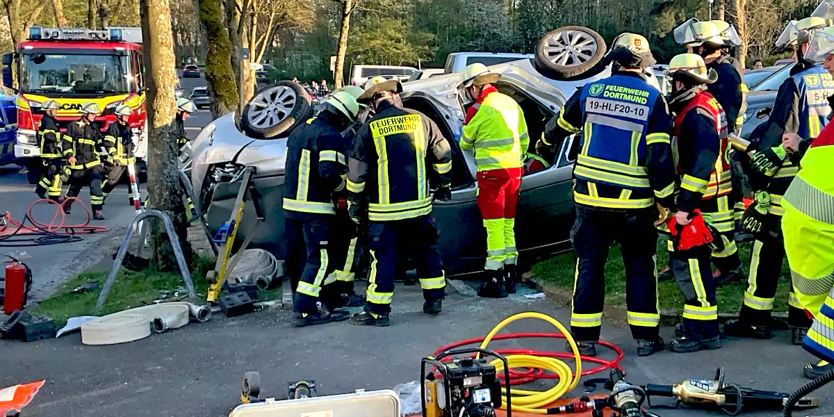 Verkehrsunfall in der Volksgartenstraße in Lütgendortmund (Foto: Feuerwehr Dortmund)