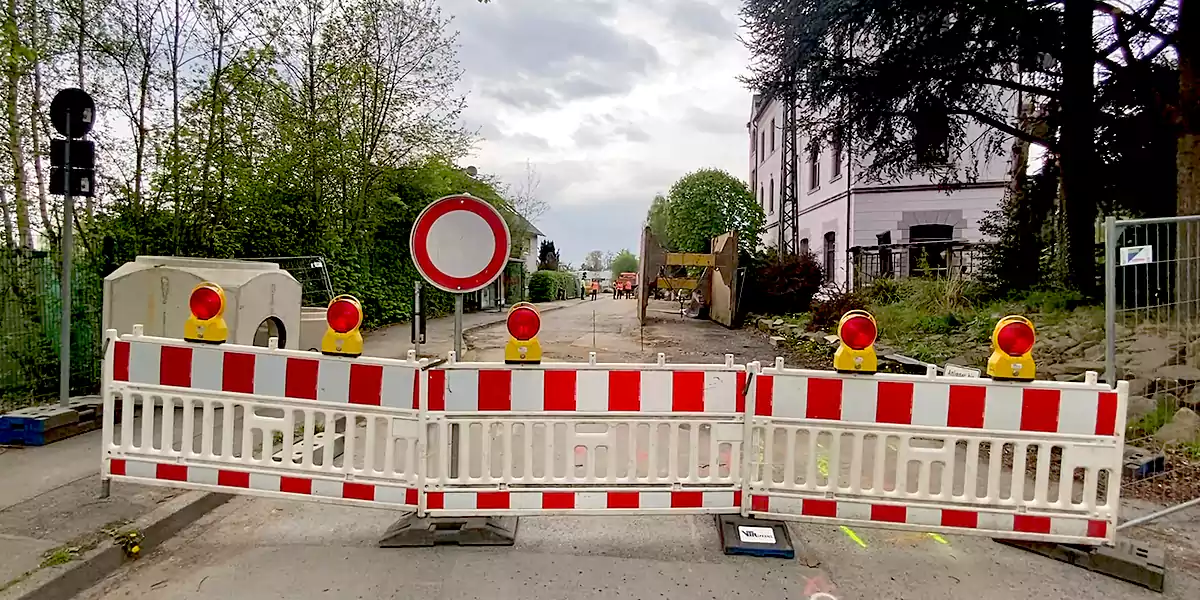 Bebbelsdorf: Der Bau und das Orakel
