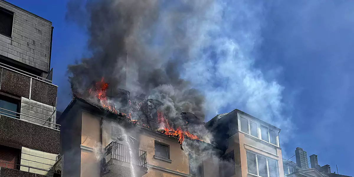 Dachstuhlbran in Wetter an der Ruhr (Foto: Feuerwehr Ennepe-Ruhr)