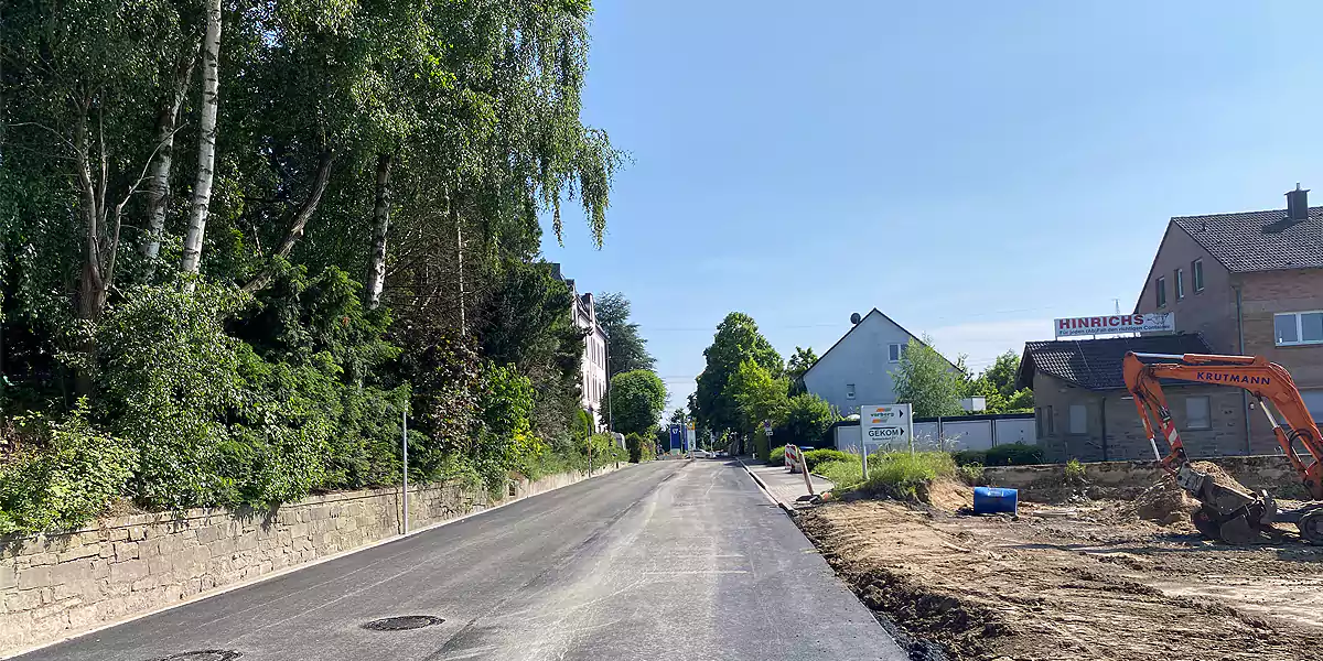 Bebbelsdorf nach abgeschlossenen Asphaltierarbeiten. (Foto: M. Schirmer)