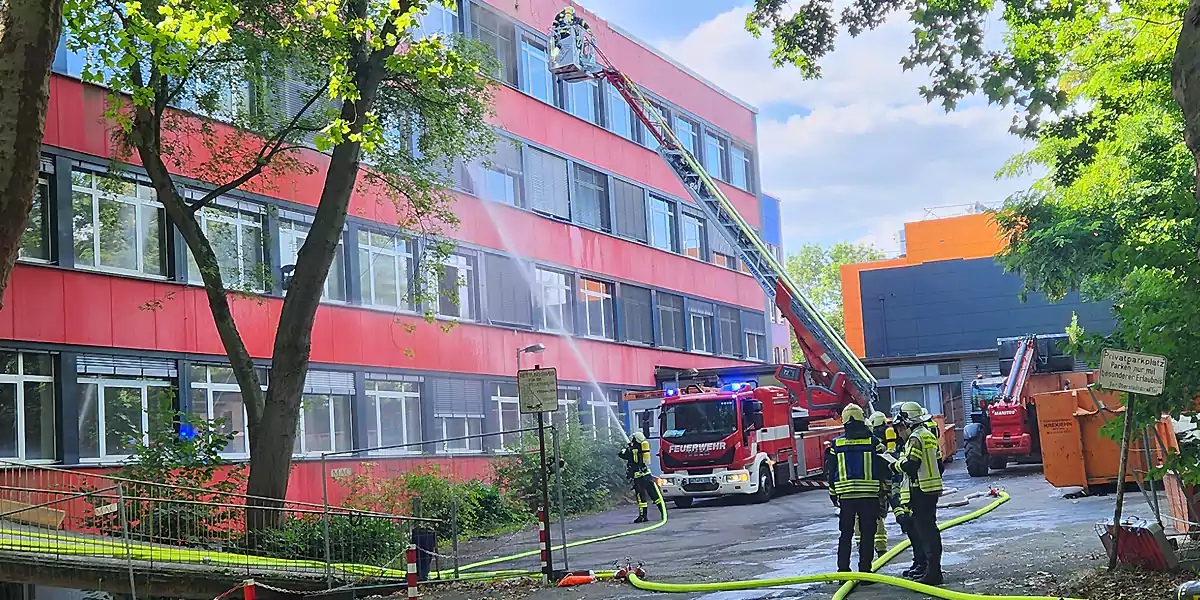 Feuerwehreinsatz an der Berufsschule des Ennepe-Ruhr-Kreises an der Husemannstraße in Witten. (Foto: Feuerwehr Witten)