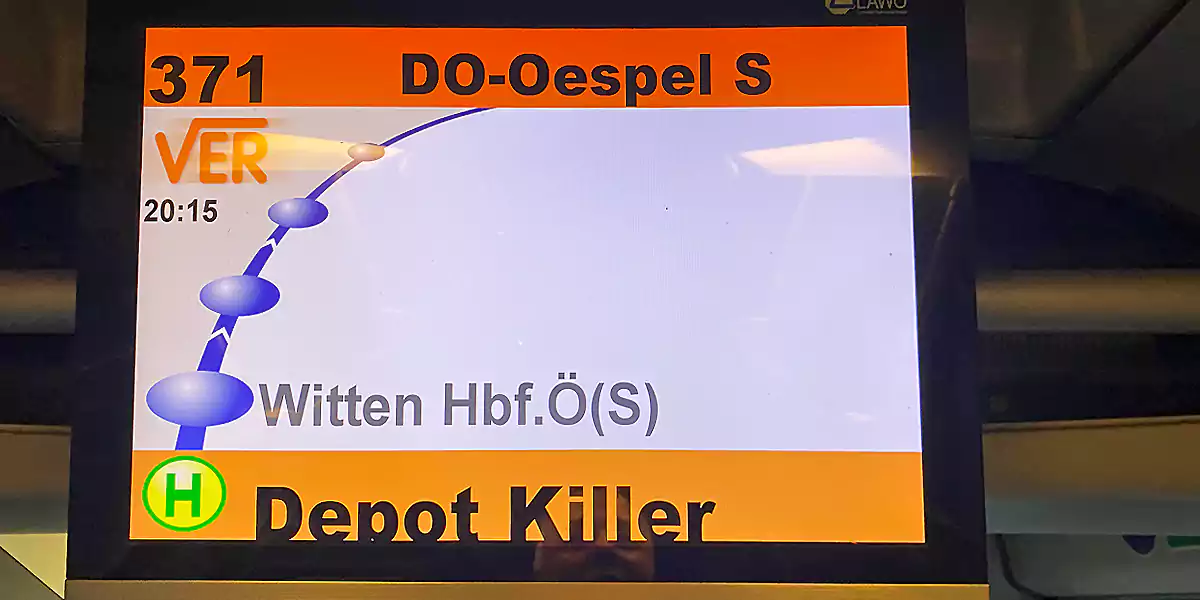 Nach dem Wechsel der Bordrechner in Bussen der VER funktionieren die Haltestellenanzeige auf dem Weg vom Betriebshof zur Starthaltestelle Witten Hbf. Auf dem regulären Linienweg bleiben die Anzeige häufig leer oder es werden falsche Haltestellen angezeigt. (Foto: MS)
